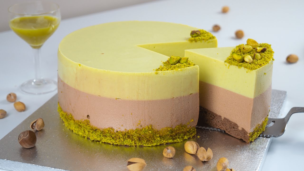 TORTA CON CREMA BAVARESE - PISTACCHIO E NOCCIOLA