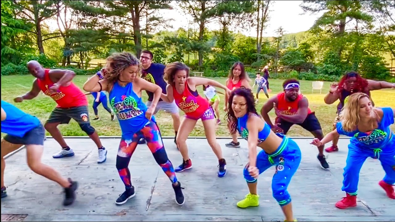 Dale Cintura (Kuliki) Zumba Hot Choreography Outdoors - Maria Browning