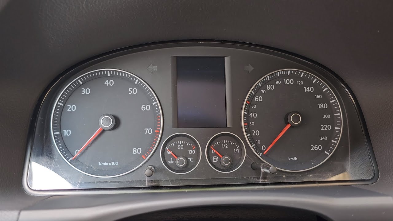 معلومات سريعه للسياره توران 2006 ايرباج وتثبيت السرعه. Volkswagen Touran 2006