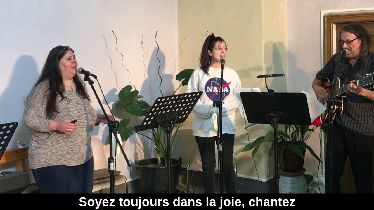 SOYEZ TOUJOURS DANS LA JOIE [avec paroles] - Louange avec Pierre, Cécile & Gaëlle Alméras