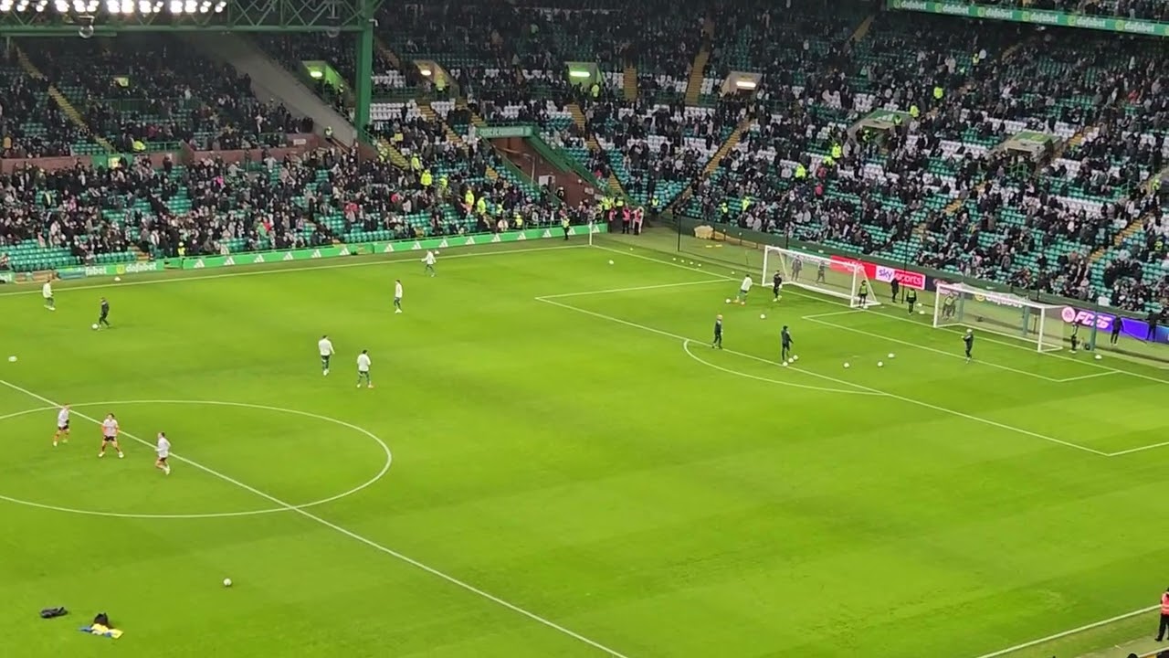 Celtic v Dundee United Pre Match, Players coming out of the Tunnel & the Famous Celtic Huddle