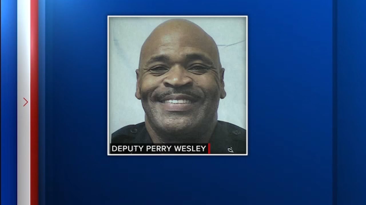 Deputy constable accused of stealing from Walmart stores while in uniform