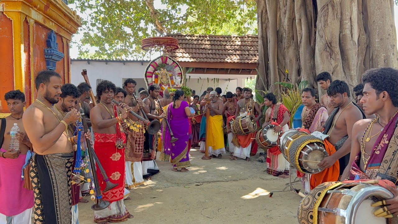 Thiruchenthoorin kadalorathil திருச்செந்தூரின் கடலோரத்தில்