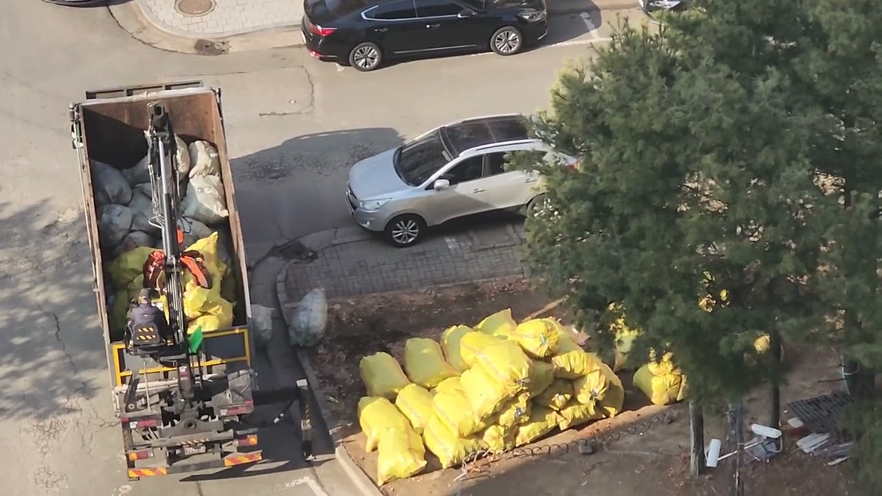 극한직업.ㅡ집게차 기사님