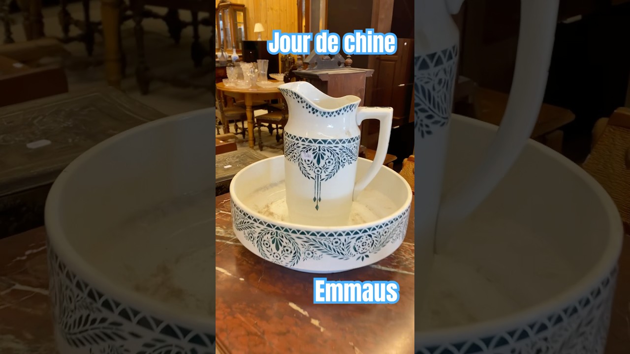 #emmaus On chine chez Emmaus .