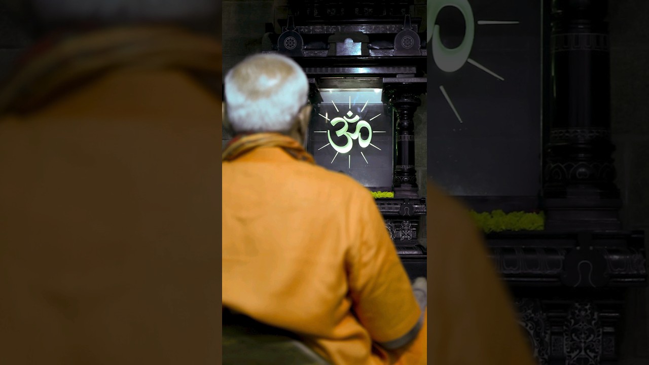 PM Modi meditates & performs Surya Arghya at Vivekananda Rock Memorial in Kanniyakumari | #shorts