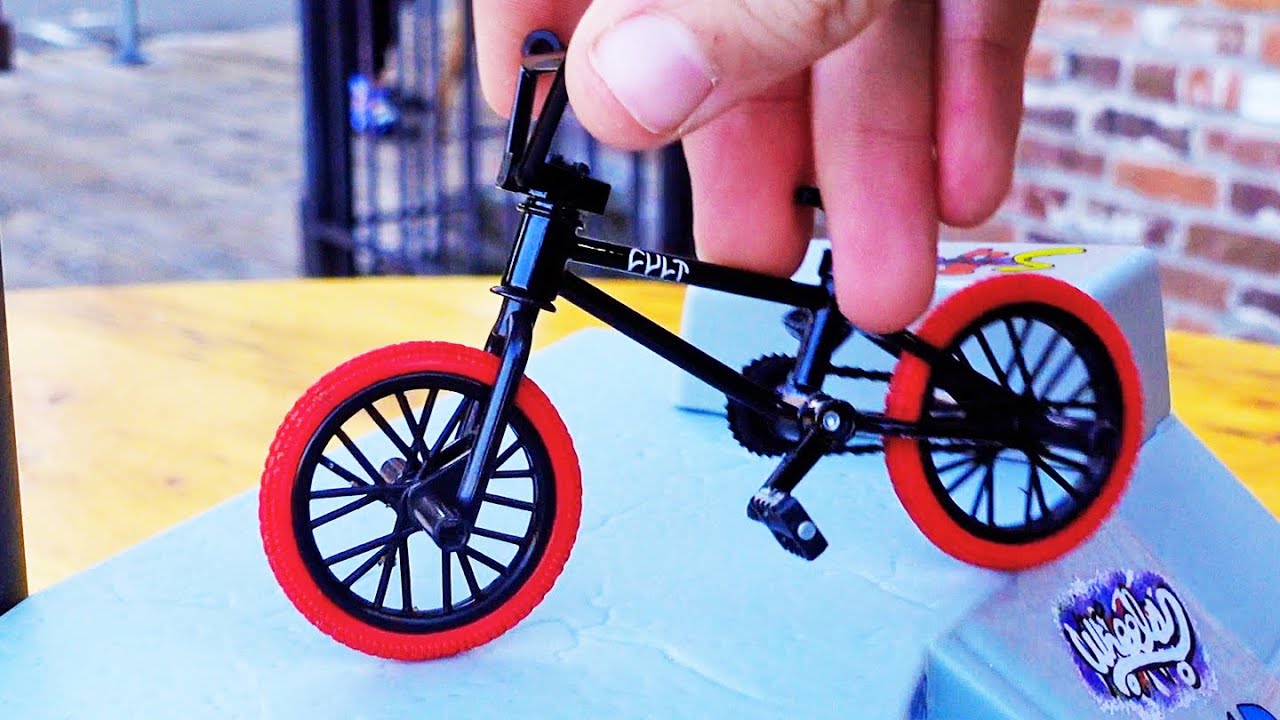 Распаковка новых рамп Tech Deck с помощью BMX Finger