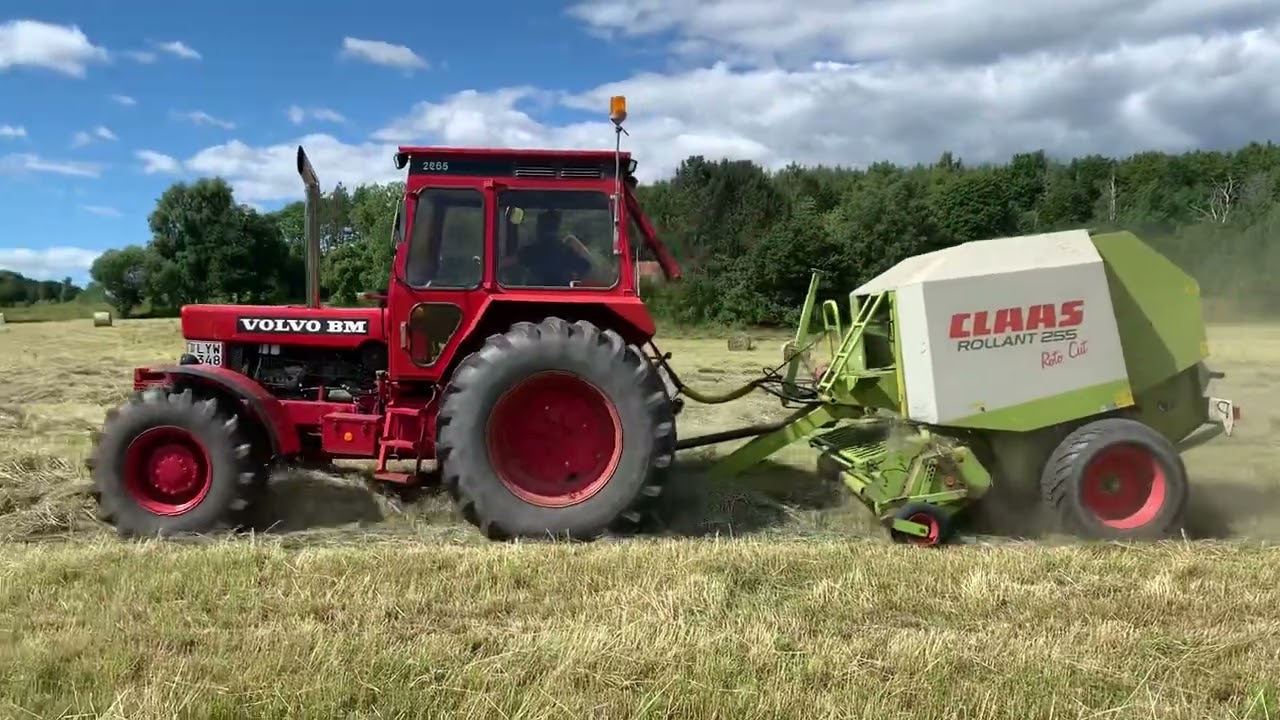 Volvo bm 2654 med rundbalspress Claas rollant 255.