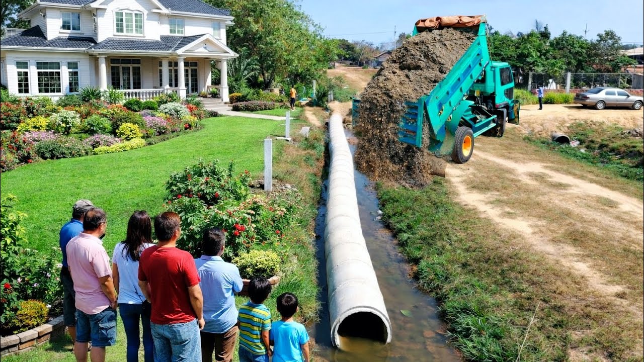 Luxury Project! Huge Size Drainage Flooded Soils Was Deleting by Dump Truck 5ton & Bulldozer Pushing