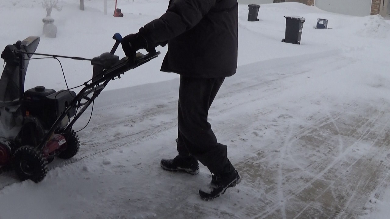 Toro Snowmaster 824 - Winnipeg Blizzard Dec 2016