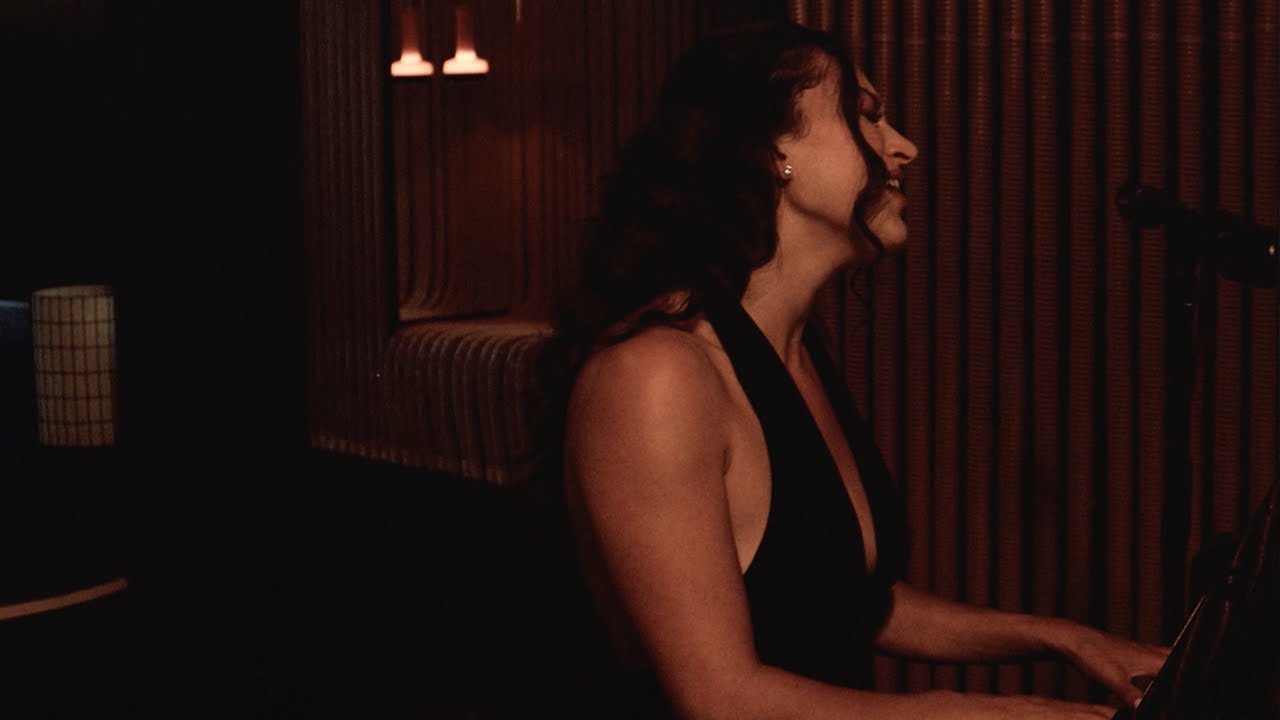 Sophia Galat&eacute; - Intimate Feeling (Live Acoustic Performance)
