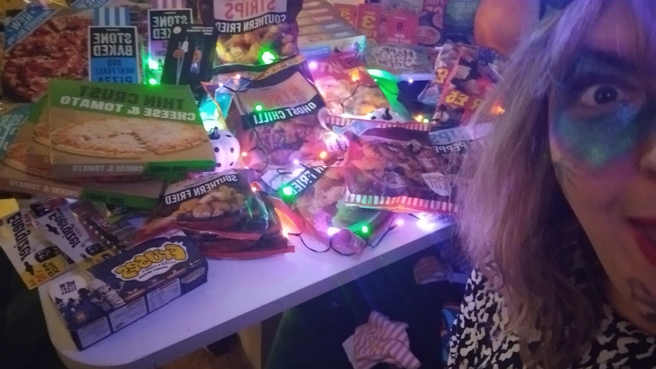 Halloween Iceland/ Food warehouse haul / emotional