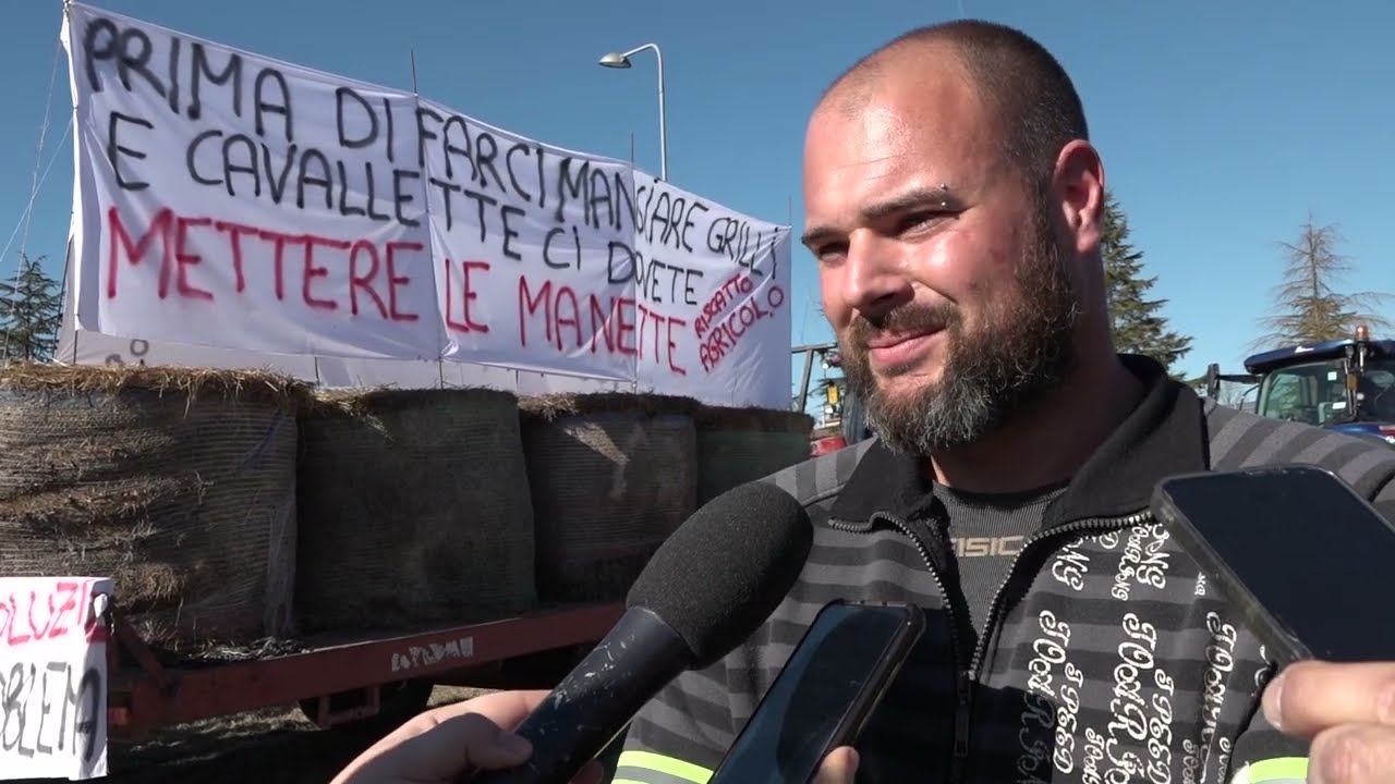 Proteste trattori: ancora blocchi a Bettolle (Siena). Attesi oltre 400 agricoltori