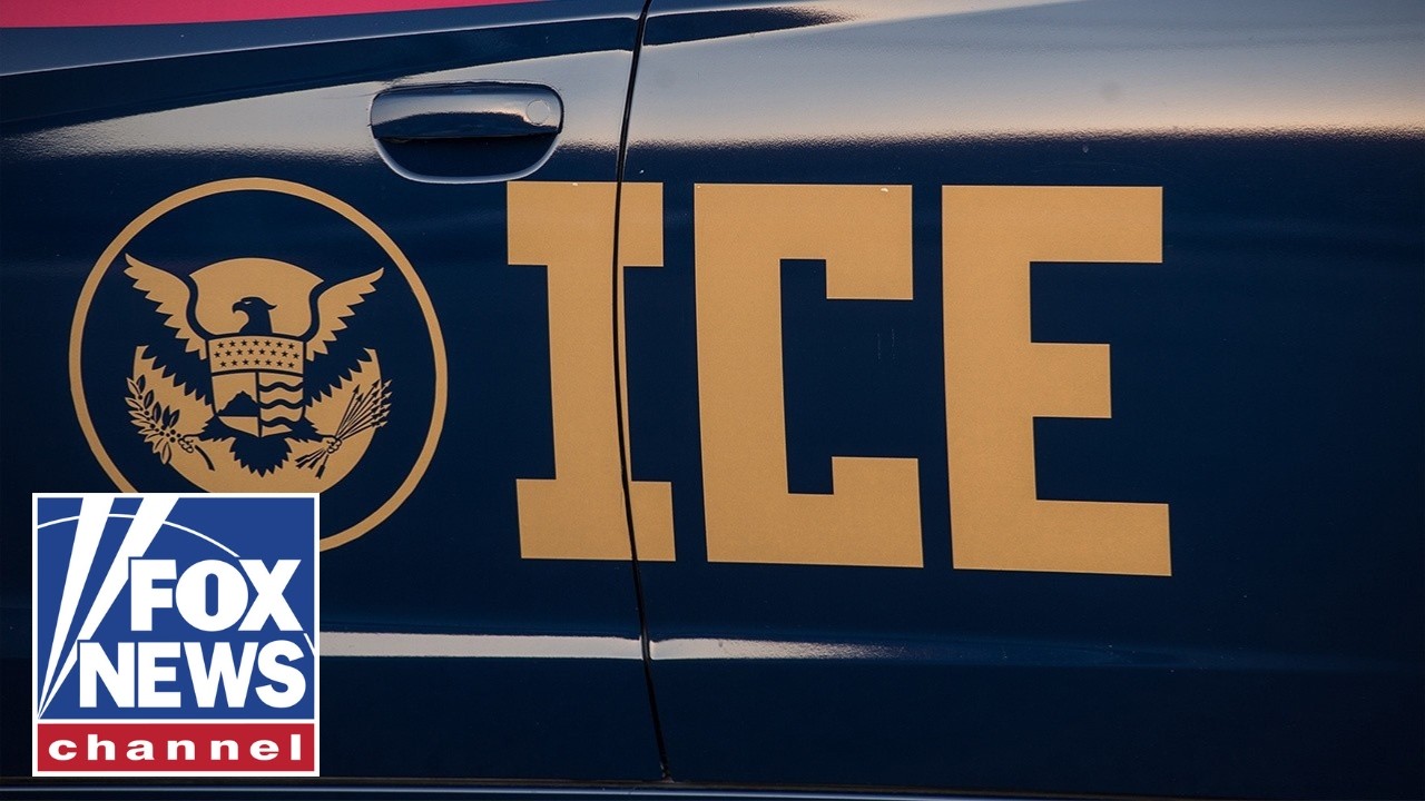Федеральный судья ЗАБЛОКИРОВАЛ запрет на ношение масок сотрудниками ICE после РЕКОРДНЫХ арестов