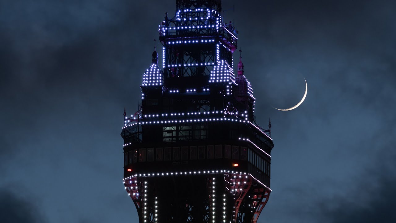 How to Photograph a Crescent Moon with Earthshine