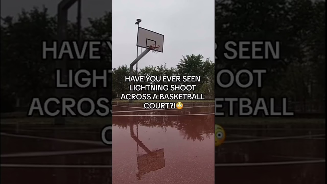 *WARNING INSANE WEATHER ADVISORY*😱😱 &bull; &bull; &bull; #lightning #thunder #rain #weather #scary #basketball