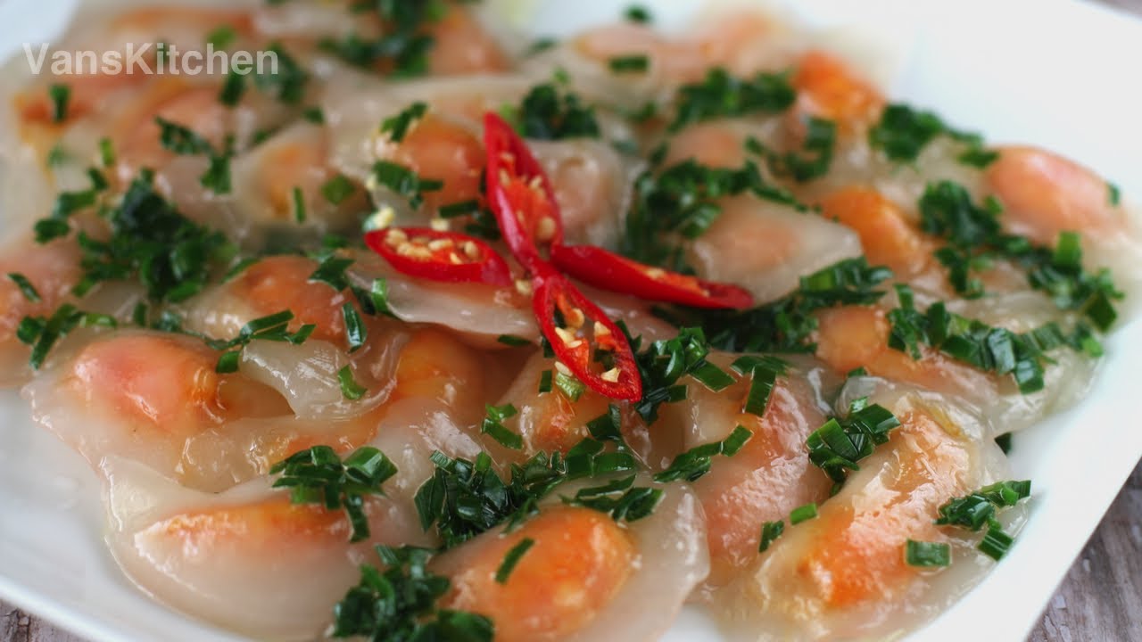 Banh bot loc tran (Vietnamese tapioca dumplings)