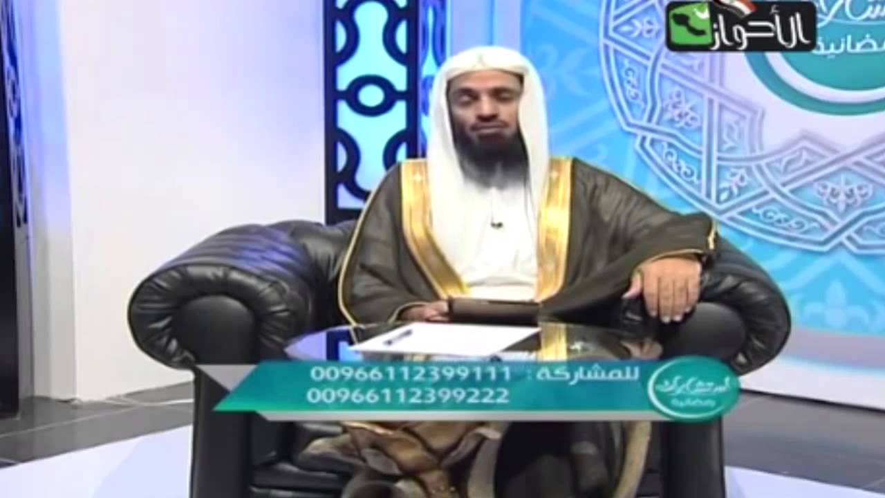 من يسافر على الطائرة وهو صائم فهل يجب عليه الإمساك حتى يرى غروب الشمس وهو على الطائرة ؟