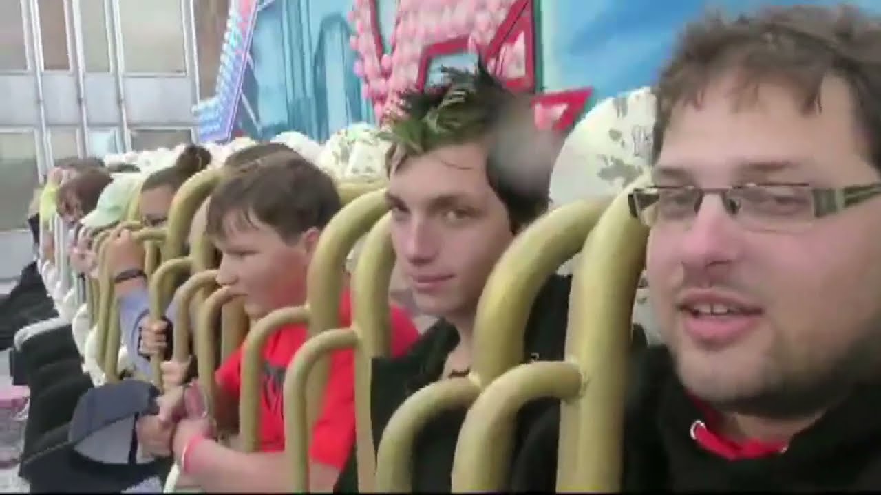 Levický jarmok 2023 - ATRAKCE SUPER LOOPER ZA JÍZDY / ATTRACTION SUPER LOOPER ON-RIDE