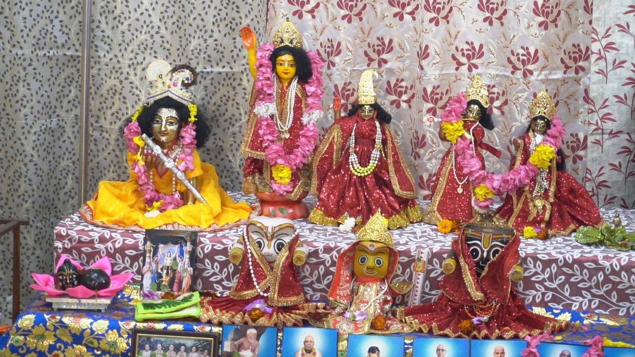 DAY 4 / শ্রী পর্যটক গোস্বামী গৌড়ীয় মঠ / শ্রীশ্রীগৌর জন্ম-মহোৎসব ও শ্রীশ্রীনবদ্বীপ ধাম-পরিক্রমা