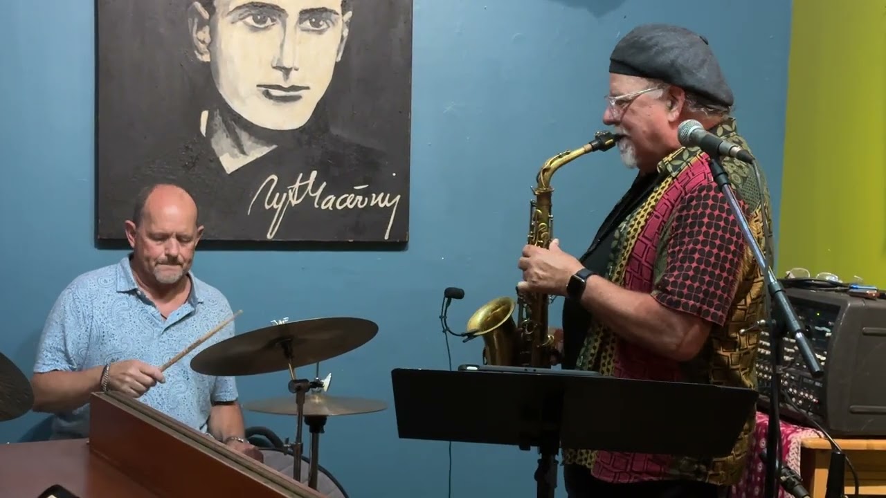 The  Groove Trio  burn down da HOUSE at  Puffer's of Pismo!