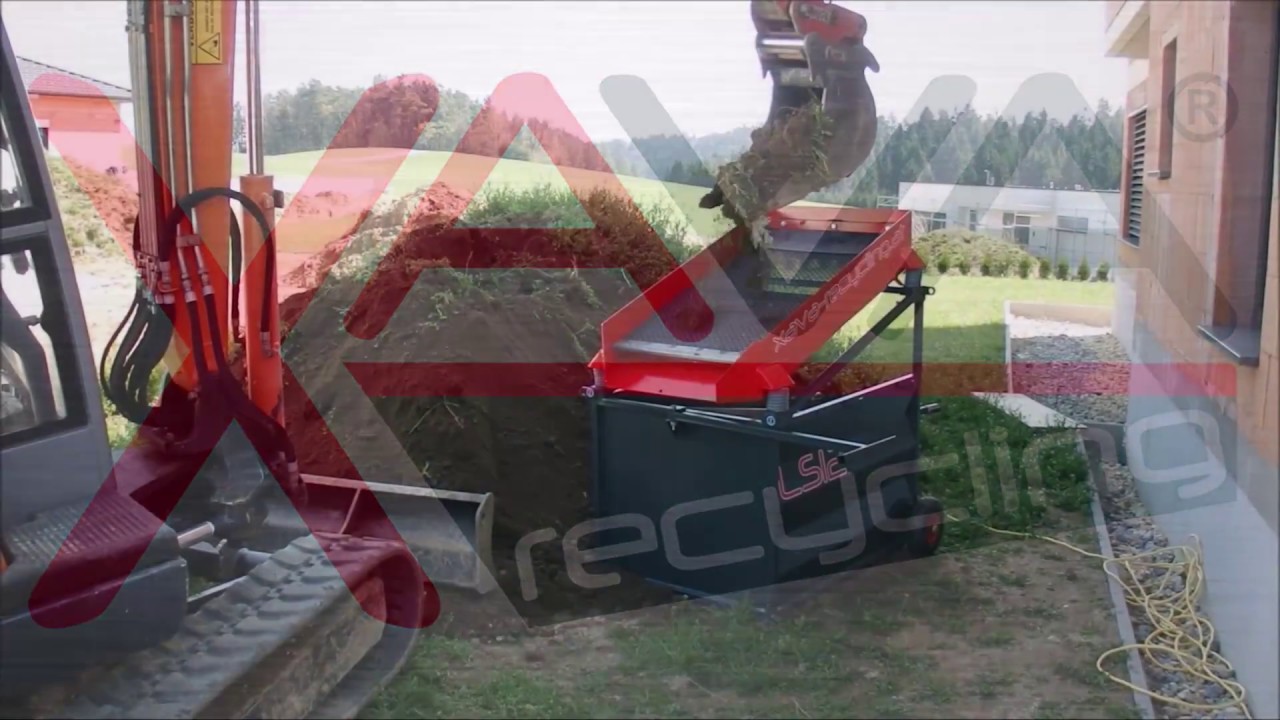 Humus sieben Rüttelsieb LS12 v. Xava Recycling / Screening of topsoil with Xava LS12