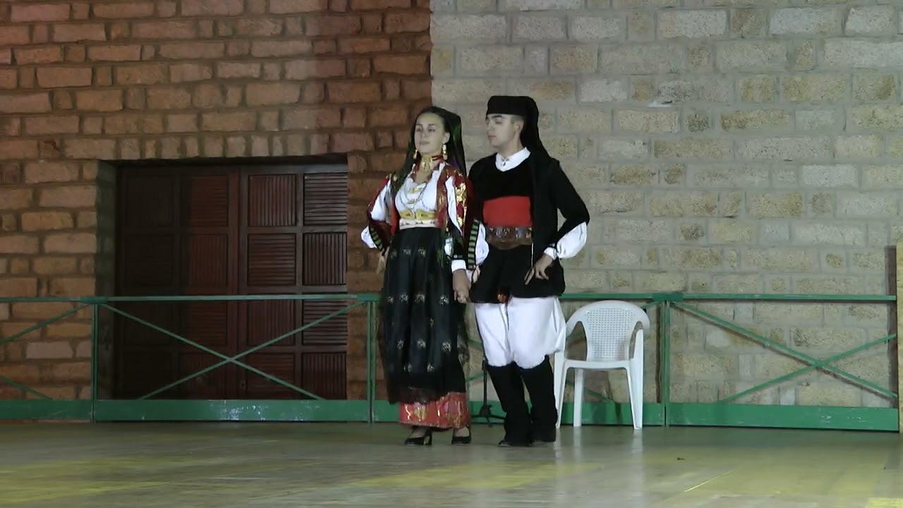 ==Tore Delussu con coppia di Dorgali== =B.e' ischina anticu, b. 'e ischina, b. a tres passos   (8)