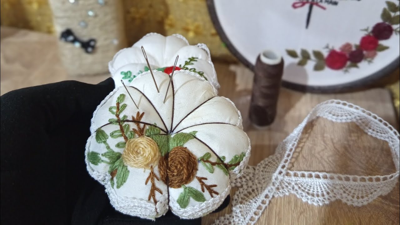 طريقة صنع حامل الإبرة بأشياء بسيطة 🪡🧵🪄#اكسبلور #تطريز_حسب_الطلب 