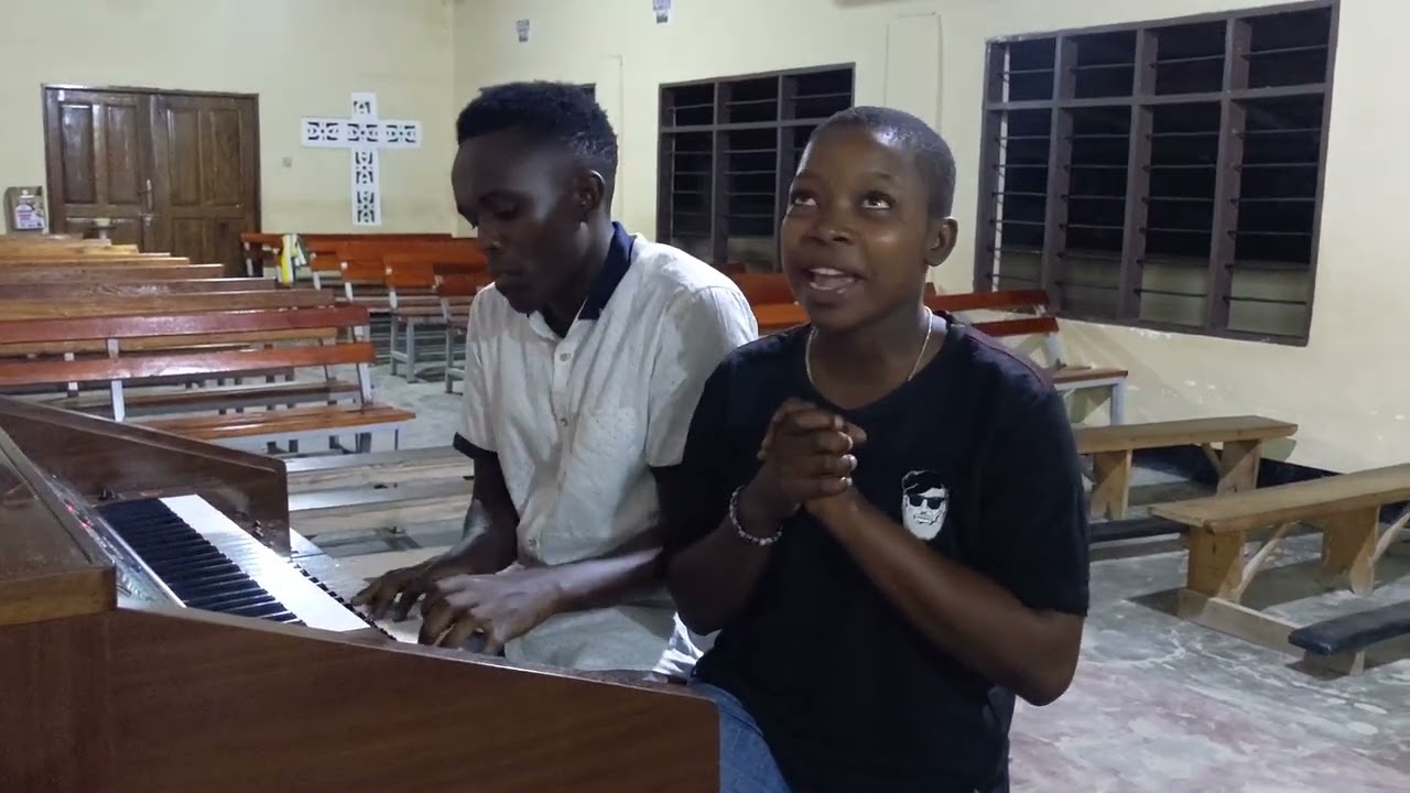 ee bwana usiniache by peter maganga & soloist Victoria limila 