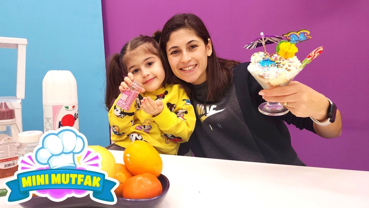Mini Mutfak - yemek yapma oyunları. Ayşe ve Defne meyve salatası yapıyorlar!