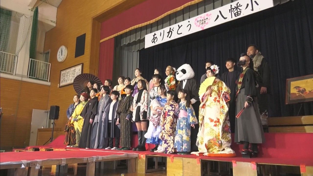 着物をもう一度日常のファッションに　「キサコレ」開催　会場は来年閉校予定の小学校　ランウェイには在校生の姿も　広島県三次市