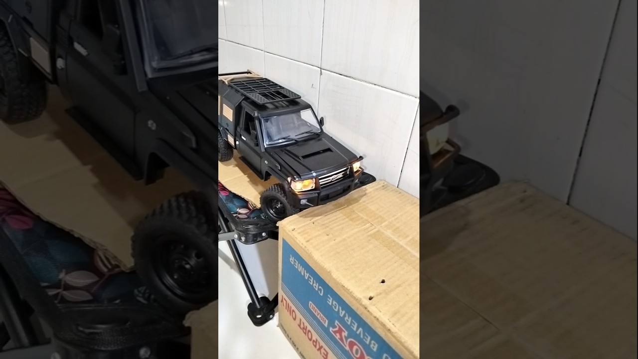 Toyota Land Cruiser MN82s Climb The Box #rccrawler #rcoffoad #RC12M