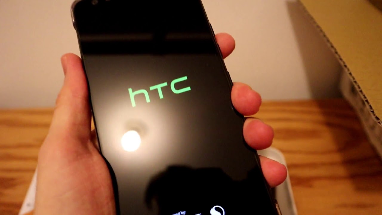 Unboxing the HTC Exodus 1