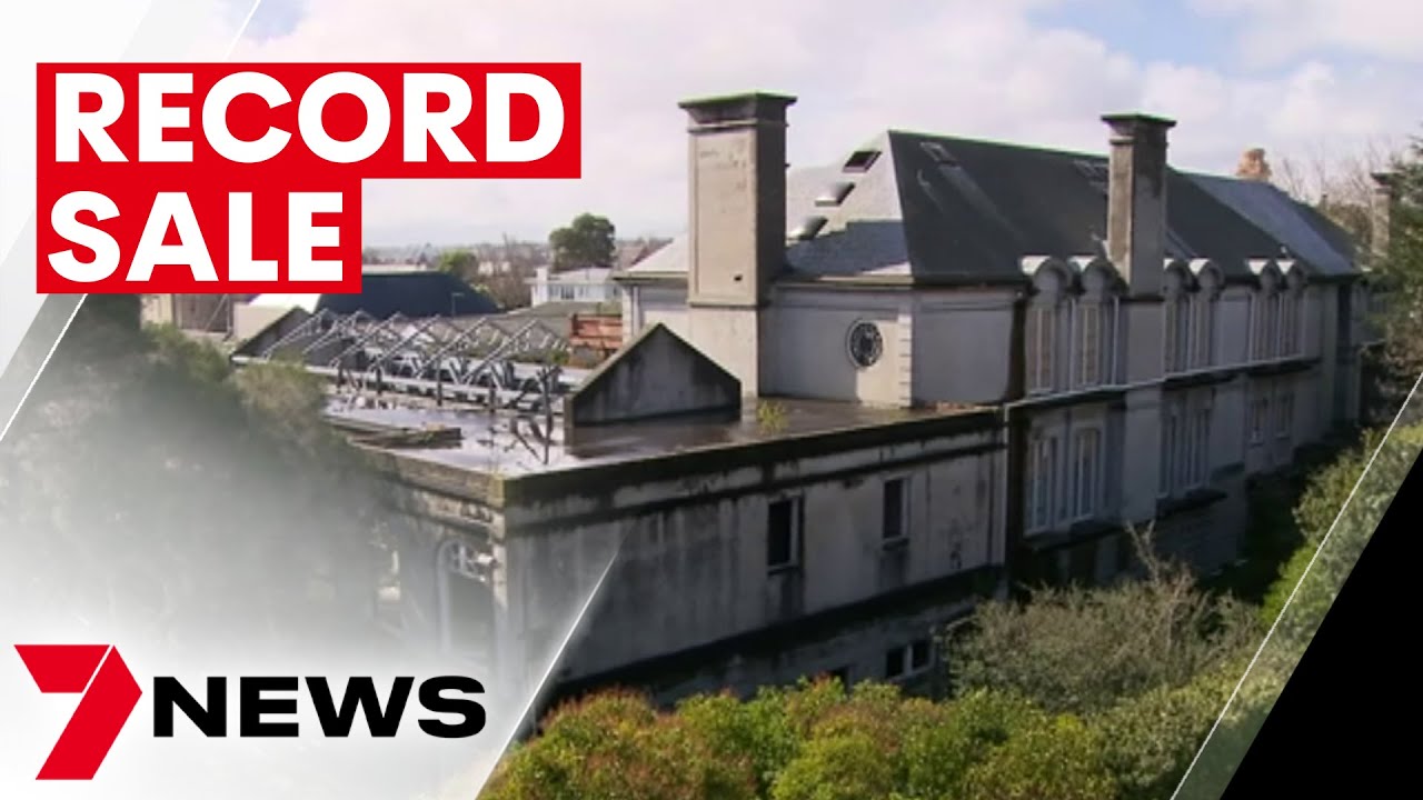 27-year-old pays a staggering $80 million for a run-down ghost mansion in Toorak | 7NEWS