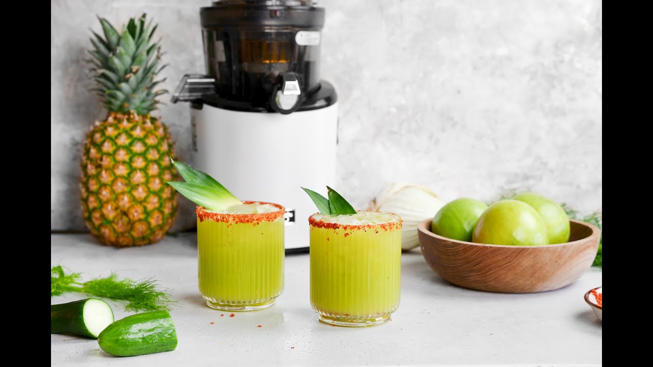 REFRESHING PINEAPPLE FENNEL GREEN JUICE