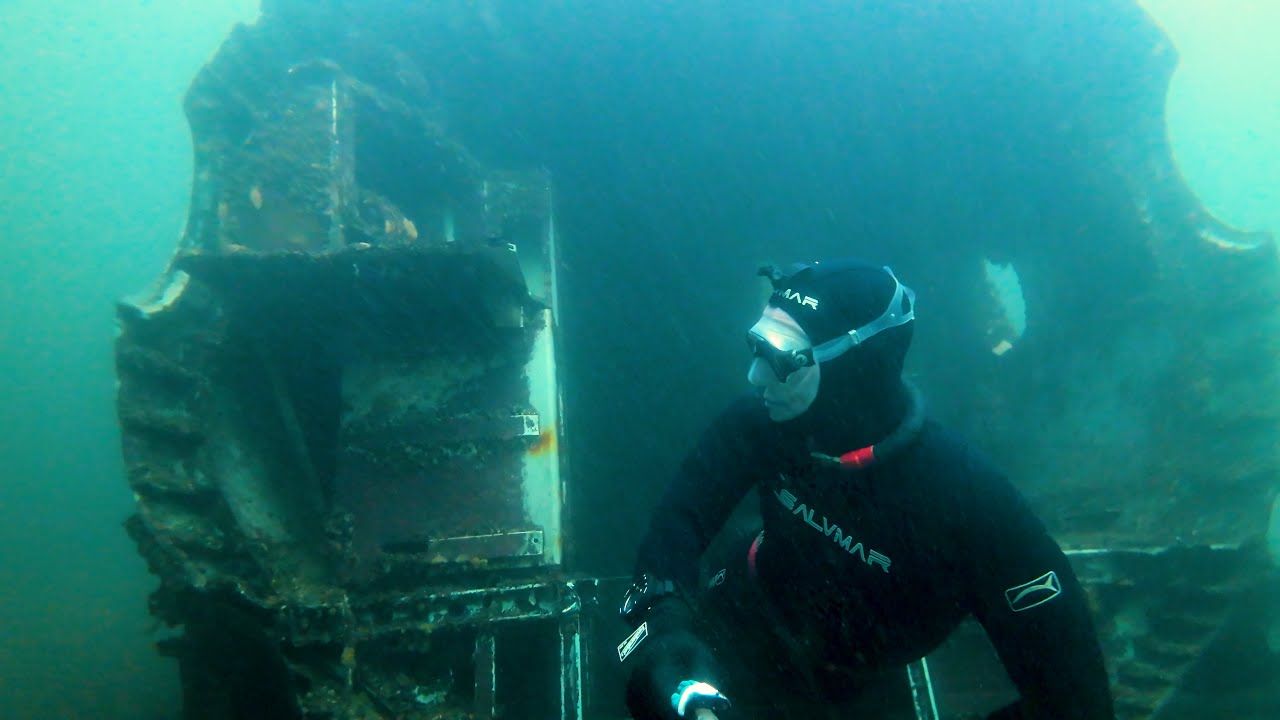 First dive of 2024! Freediving upto 25m deep in Vobster Quay