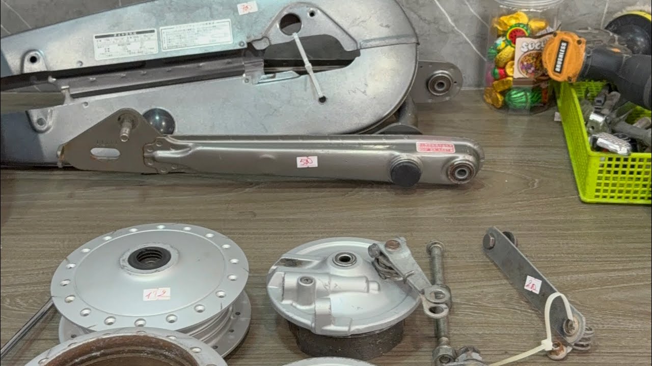 25/2/2026 phụ tùng cub 81 86 custom giá trên đồ ae chốt cọc 100k e ship 0979239252