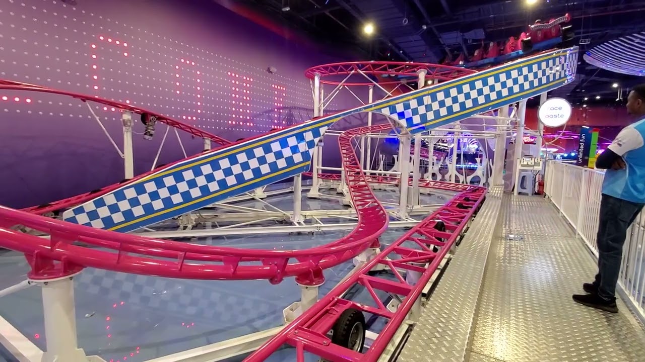 عمرو في العاب مسقط مول