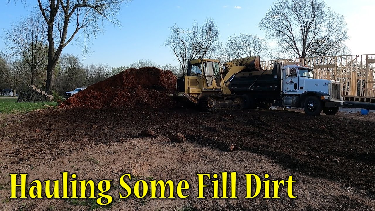 Hauling Some Fill Dirt With The Peterbilt 377