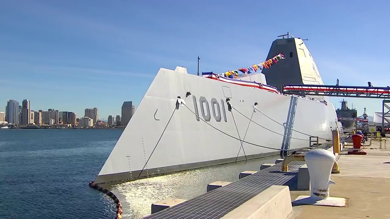 Церемония введения USS Michael Monsoor класса Zumwalt (DDG-1001) в состав ВМС США