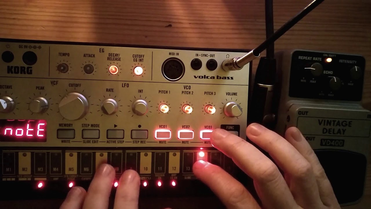 Korg Volca Bass - Jam Session #7 - Live Looping with Behringer VD 400 Pedal