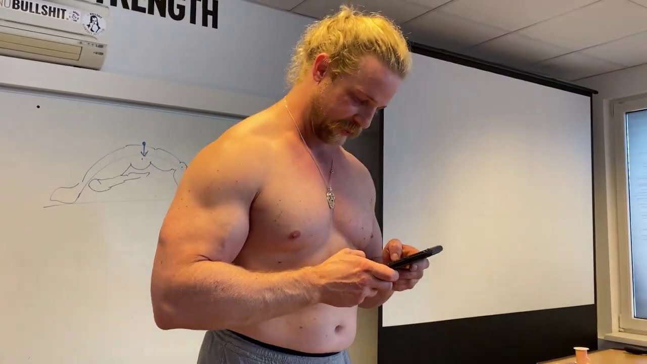 Nautilus Glute Drive Maschine - Build your booty -  Erklärung von Andreas Pürzel - DASGYM. Wien