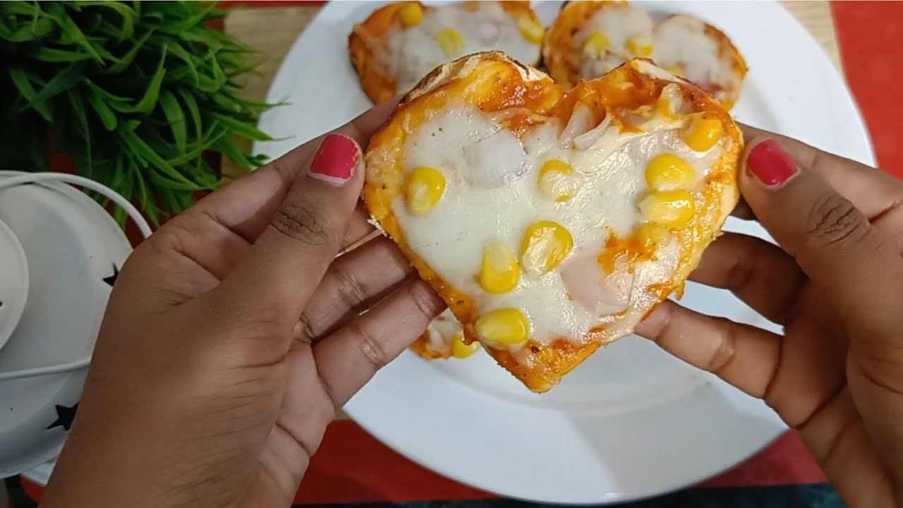 Valentine's Day Pizza 🍕|heart shape pizza|heart shape food|how to make pan pizza| No oven