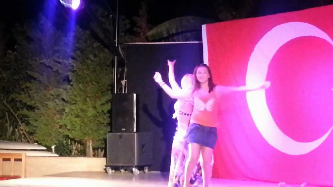 Live Turkish belly dancing Performance (Türk oryantal dans)
