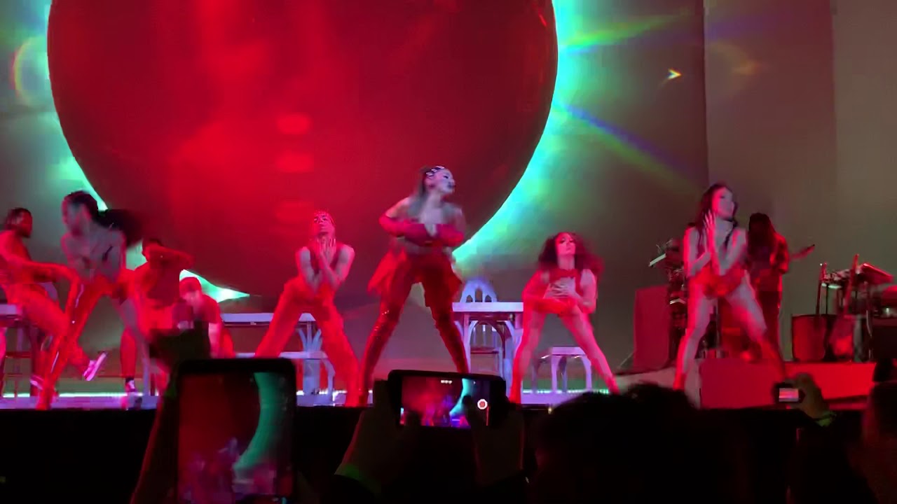 Bad Idea - Ariana Grande - Live in Montreal