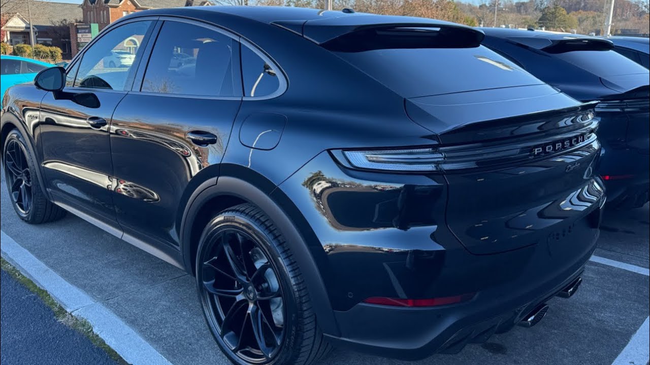 New 2025 730hp Porsche Cayenne Turbo E Hybrid coupe with lightweight option vs Cayenne Turbo GT
