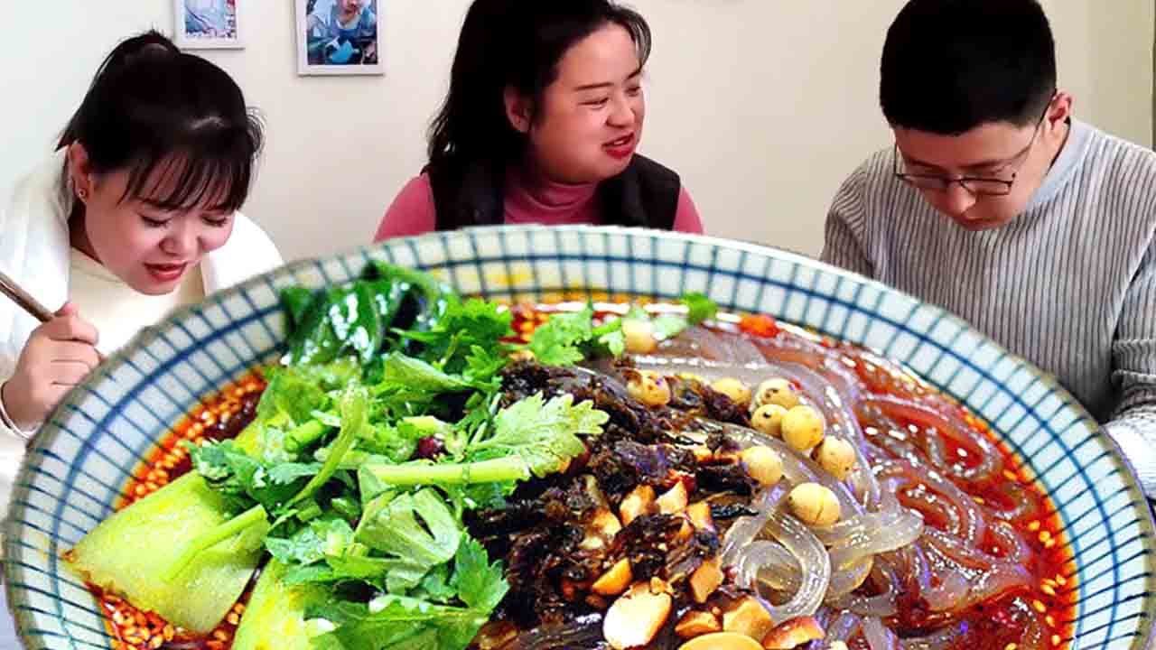 丹丹做名吃“酸辣粉”，堪比路边摊美食，亮亮汤都喝个精光【胖手手丹丹】