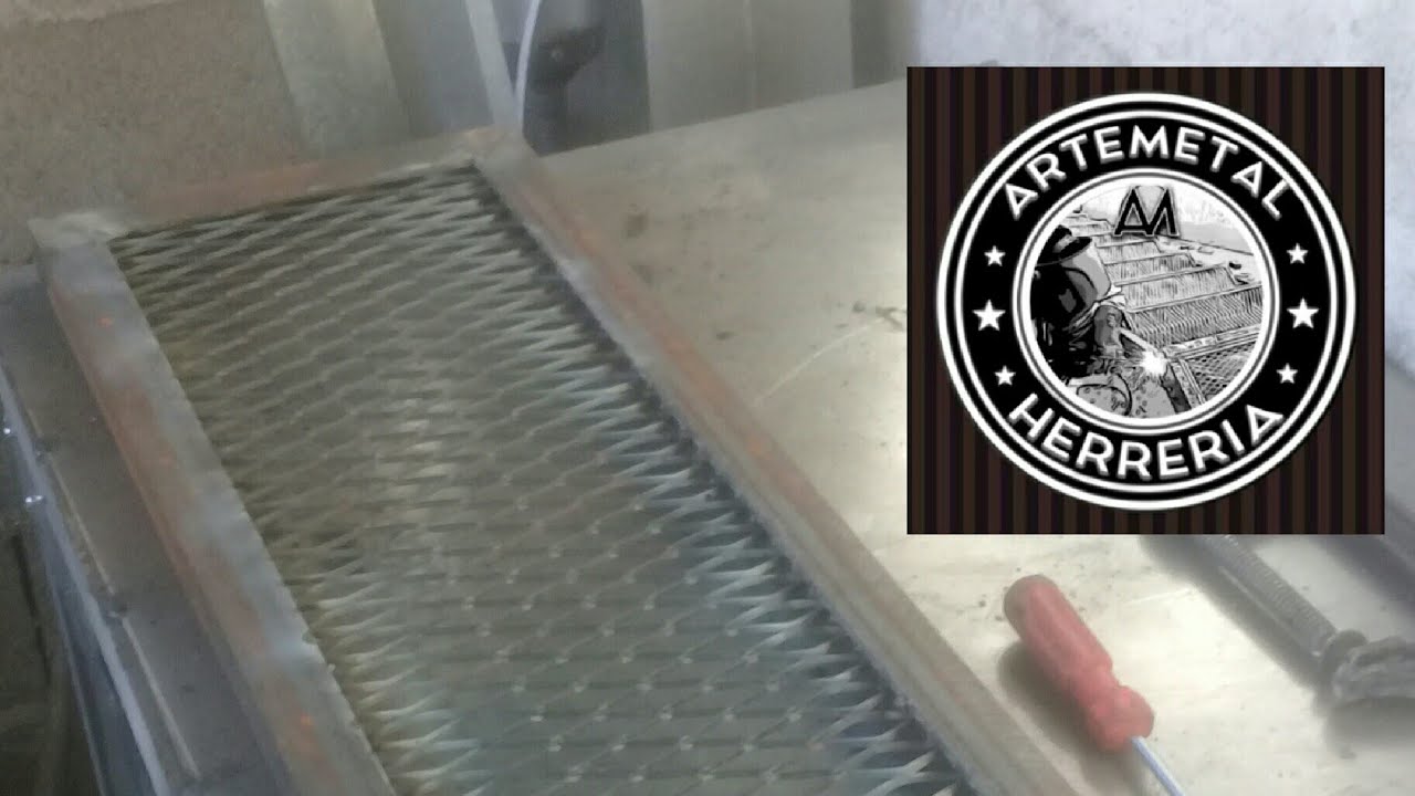 Armado de escalones de metal (hierro &aacute;ngulo y material desplegado)