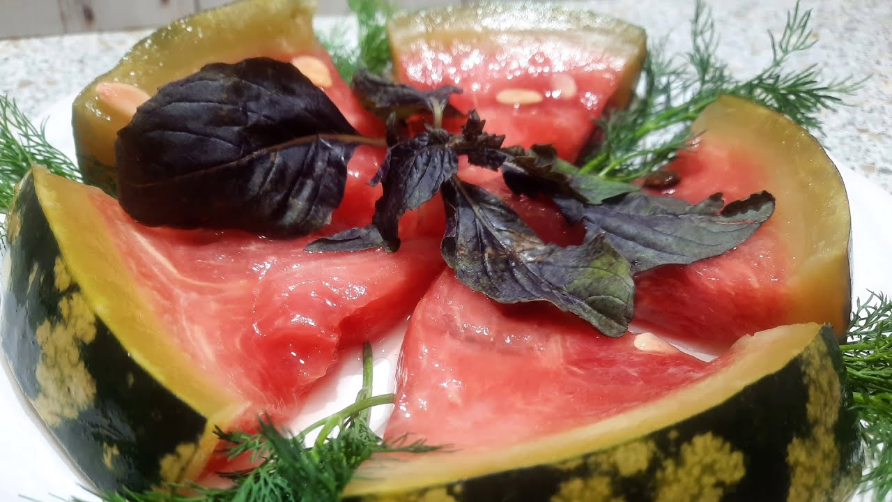 Вкусная закуска из соленых арбузов в кастрюле, без уксуса, с горчицей.