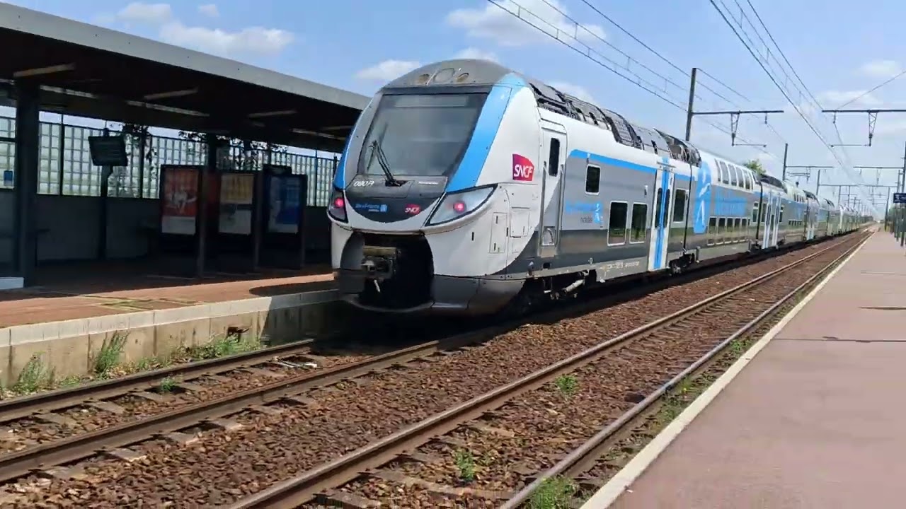 Du CMR avec la belle CC 72084 est Regio 2N est Regiolis sous un baux temps a Plaisir les Clayes